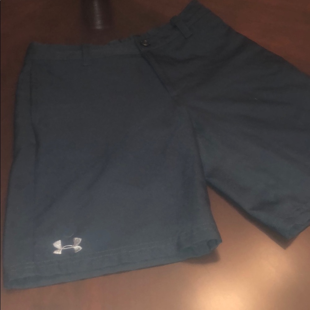 Boys under armour golf shorts size medium